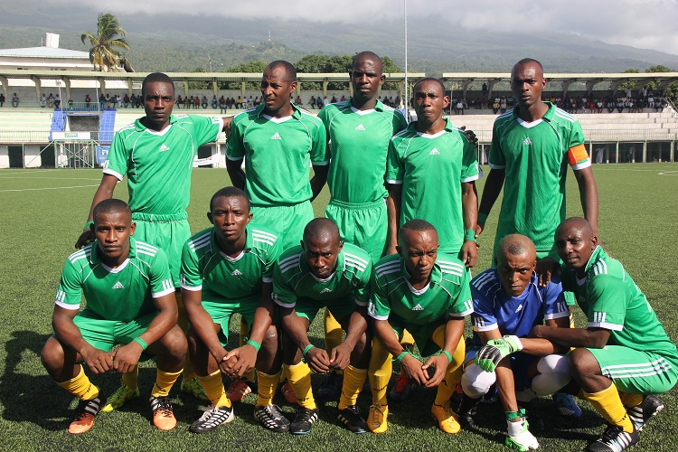 image Football : Tournoi des militaires / Fcd s'impose après un nuage de lacrymogène